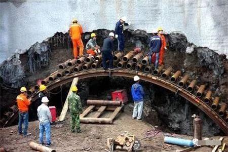 达坂城隧道钢花管支护案例